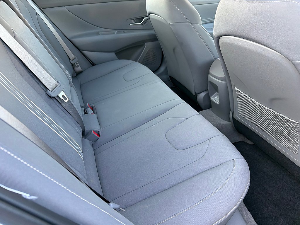 Used 2025 Hyundai Elantra SEL image 21