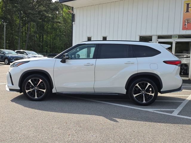 Used 2021 Toyota Highlander XSE image 2