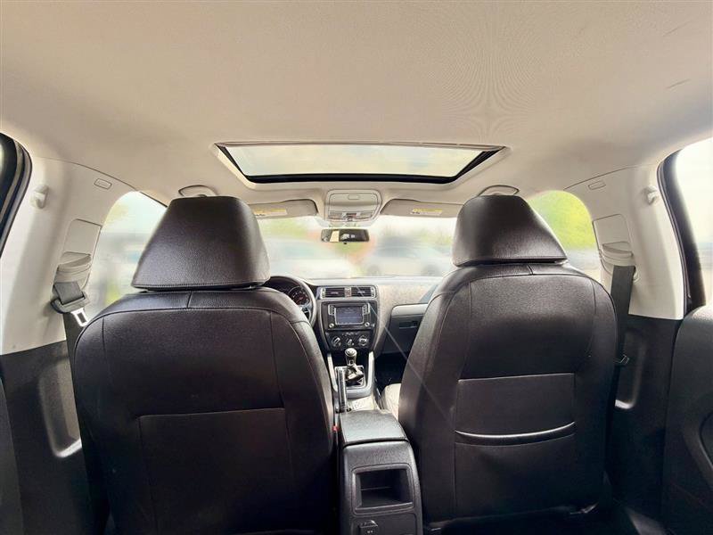 Used 2017 Volkswagen Jetta SE FWD image 32