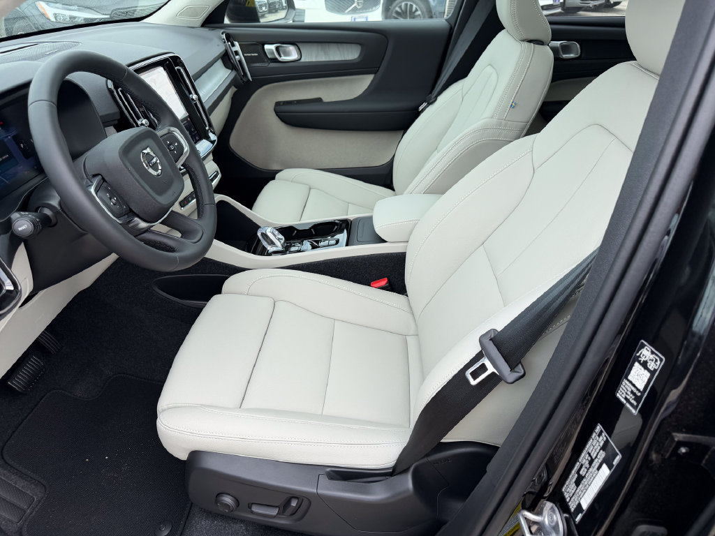 New 2026 Volvo XC40 B5 Plus w/ Climate Package AWD/4WD image 16