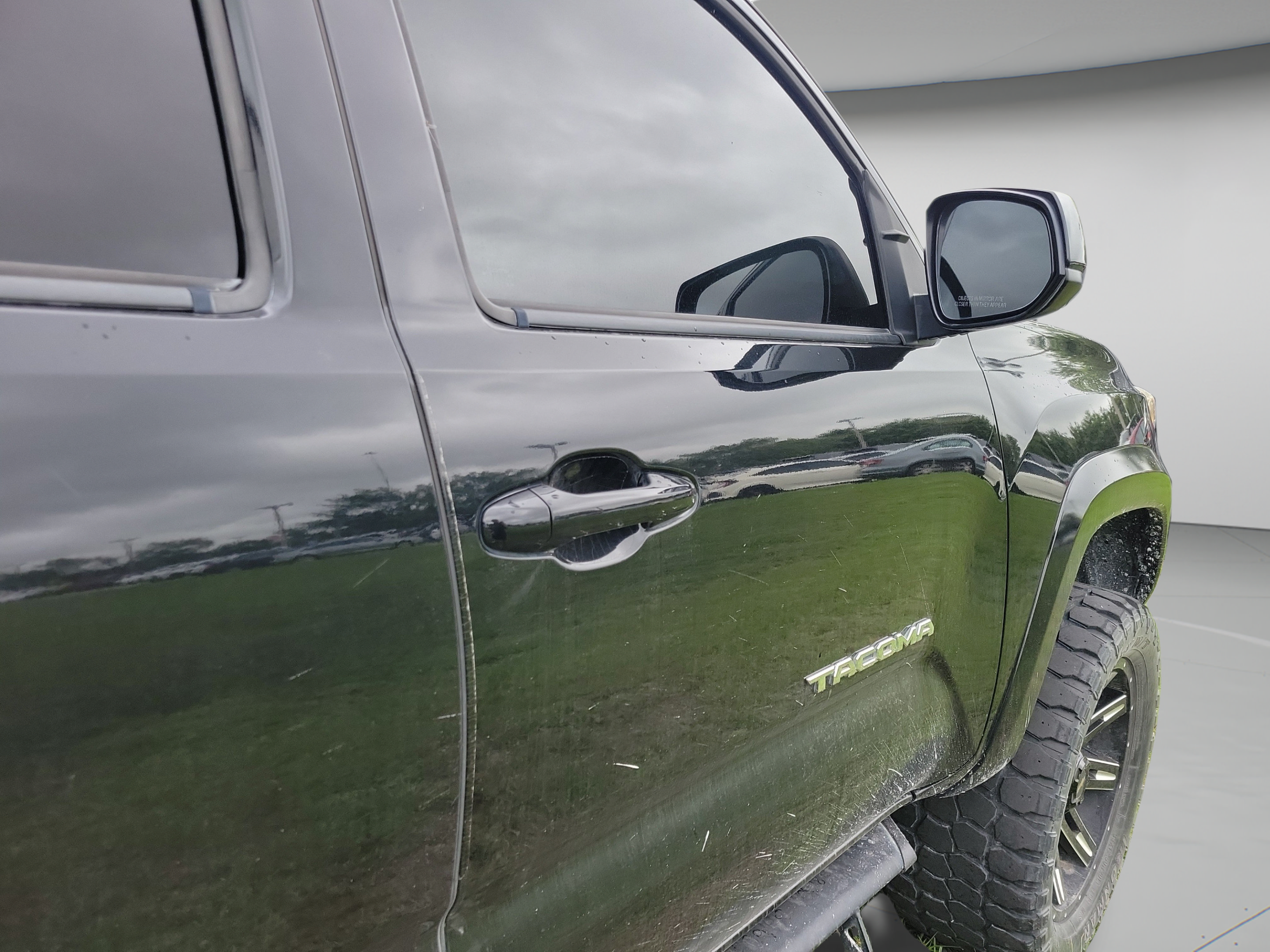 Used 2018 Toyota Tacoma SR5 RWD image 17