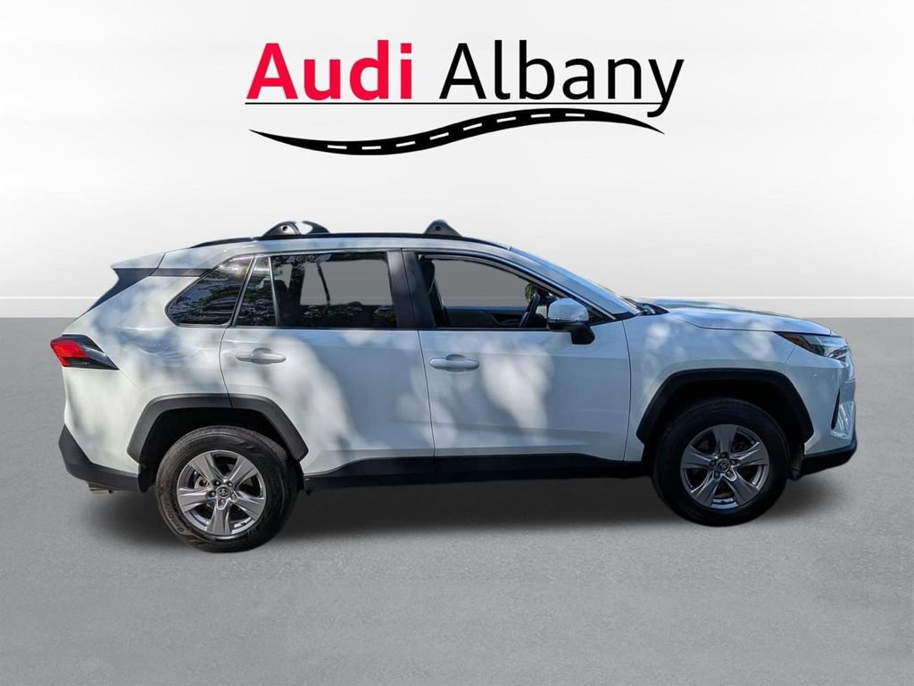 Used 2022 Toyota RAV4 XLE w/ Convenience Package AWD/4WD image 3