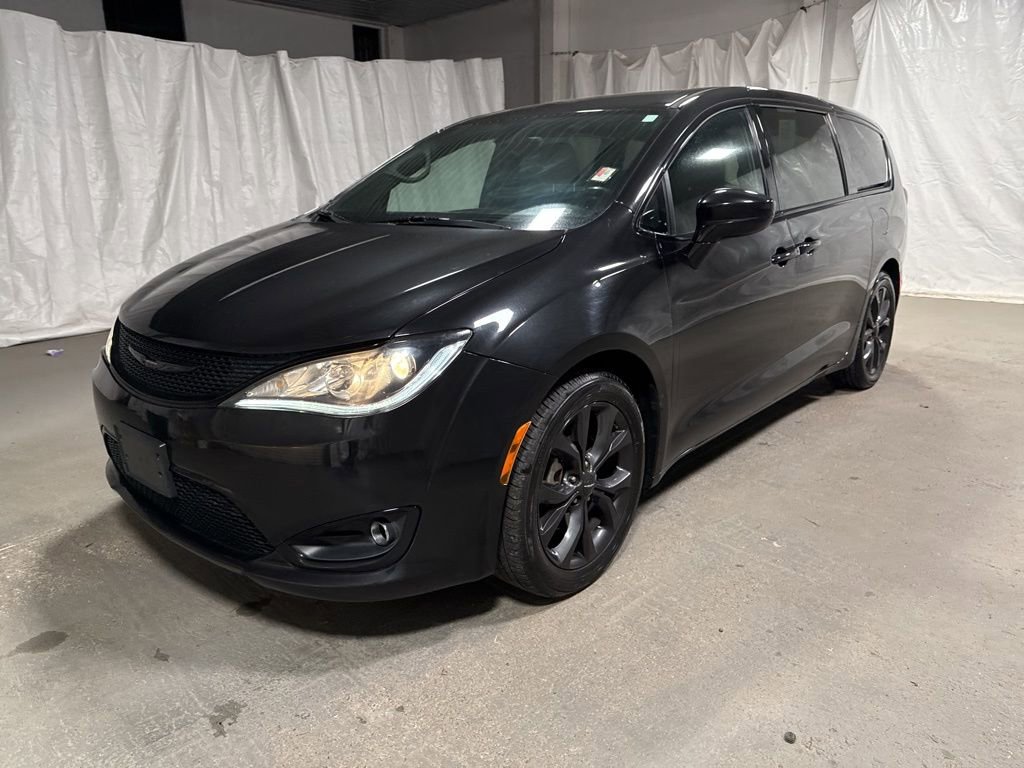 Used 2019 Chrysler Pacifica Touring Plus w/ S Appearance Package image 3