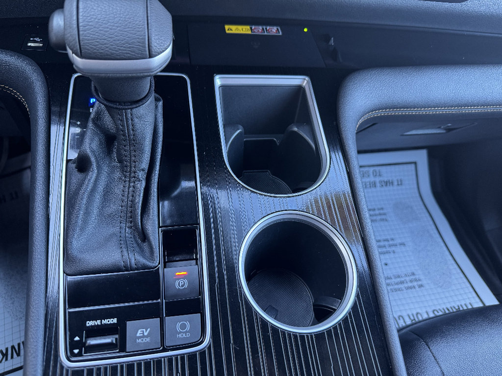 Used 2025 Toyota Sienna XLE Woodland Edition image 22