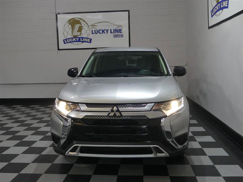 Used 2020 Mitsubishi Outlander SE image 2