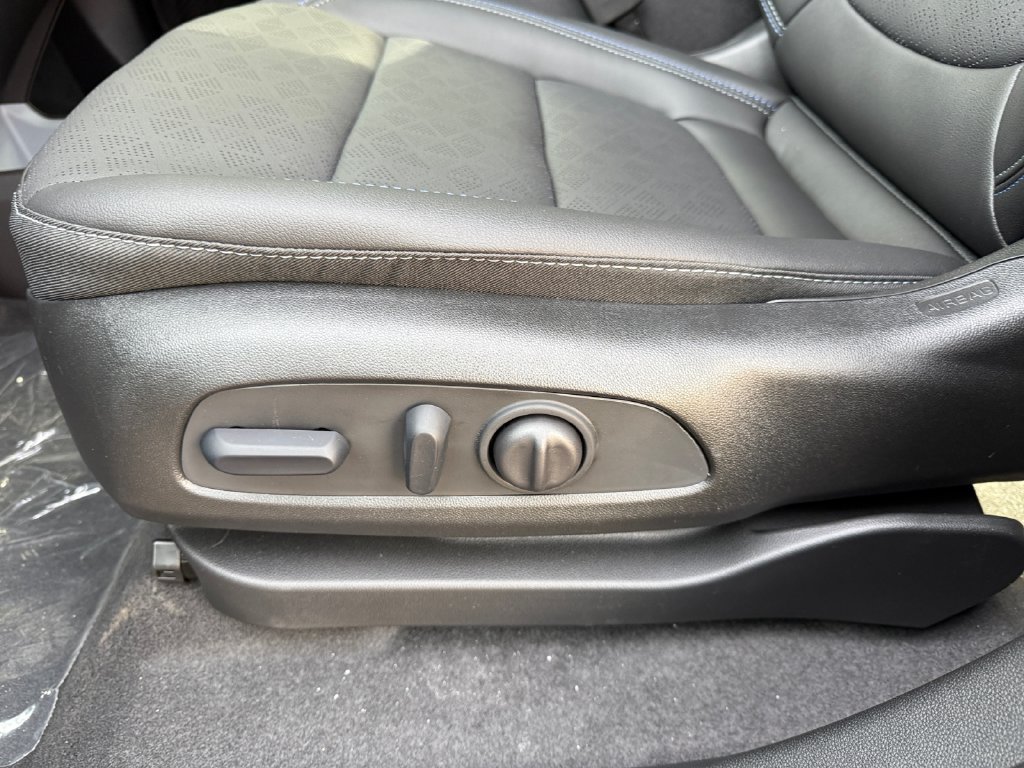 New 2027 Chevrolet Bolt LT w/ Dual Panel Sunroof Package FWD image 10