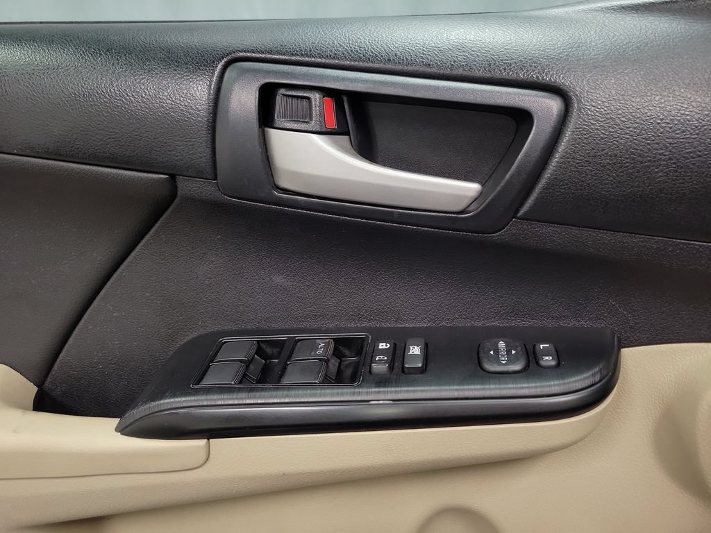 Used 2014 Toyota Camry LE FWD image 26