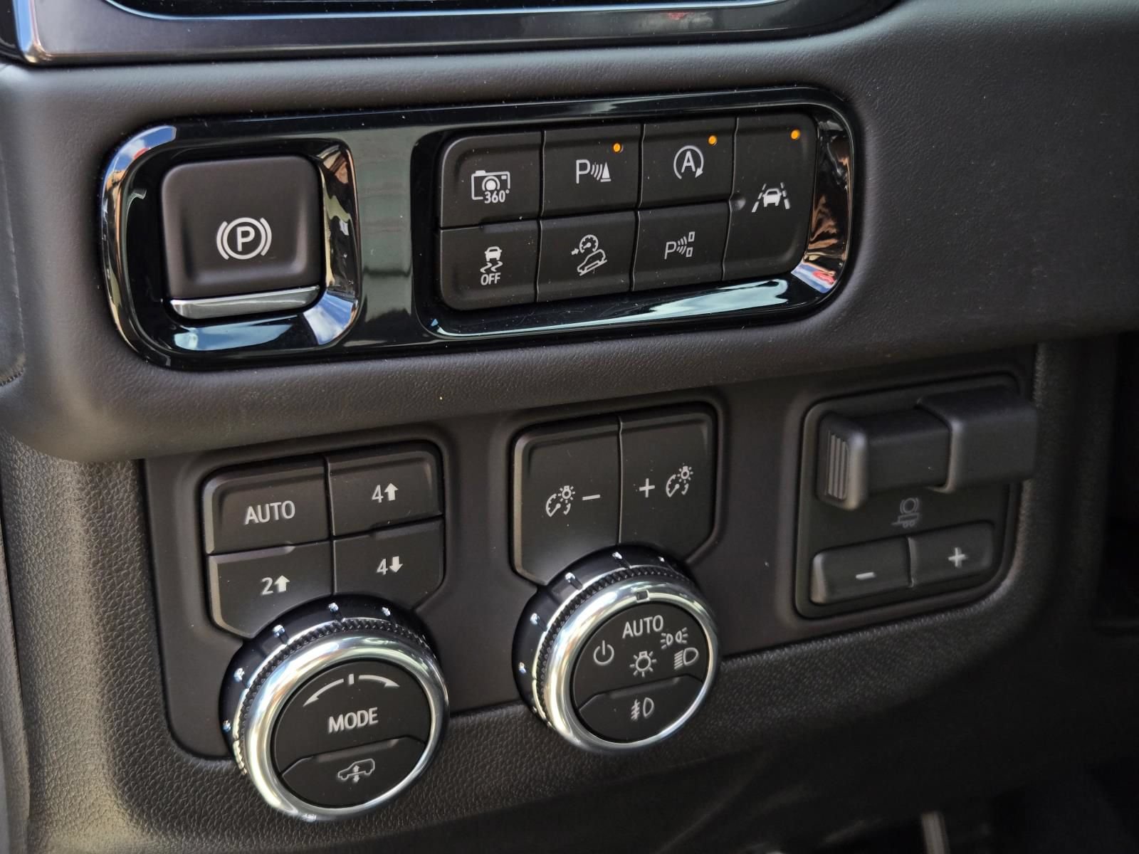 New 2026 GMC Yukon AT4 Ultimate AWD/4WD image 11
