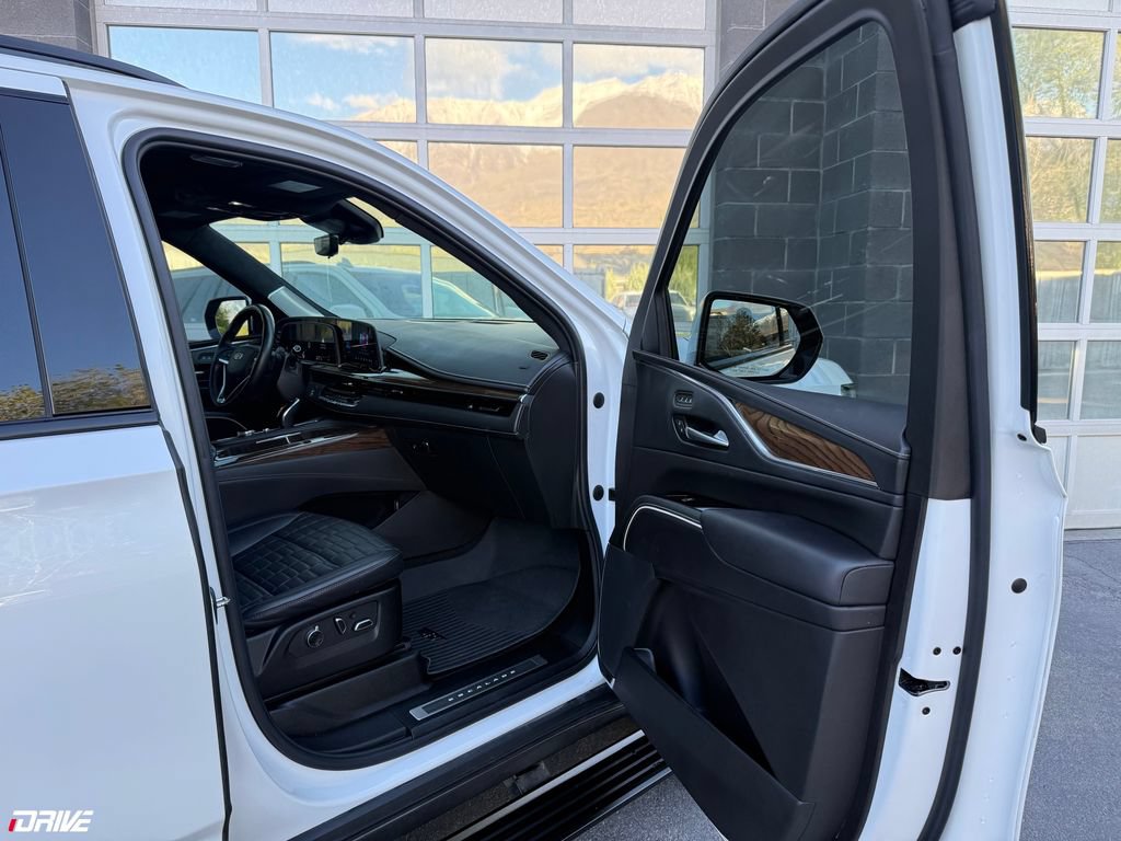 Used 2023 Cadillac Escalade ESV Sport Platinum w/ LPO, Floor Liner Package AWD/4WD image 17