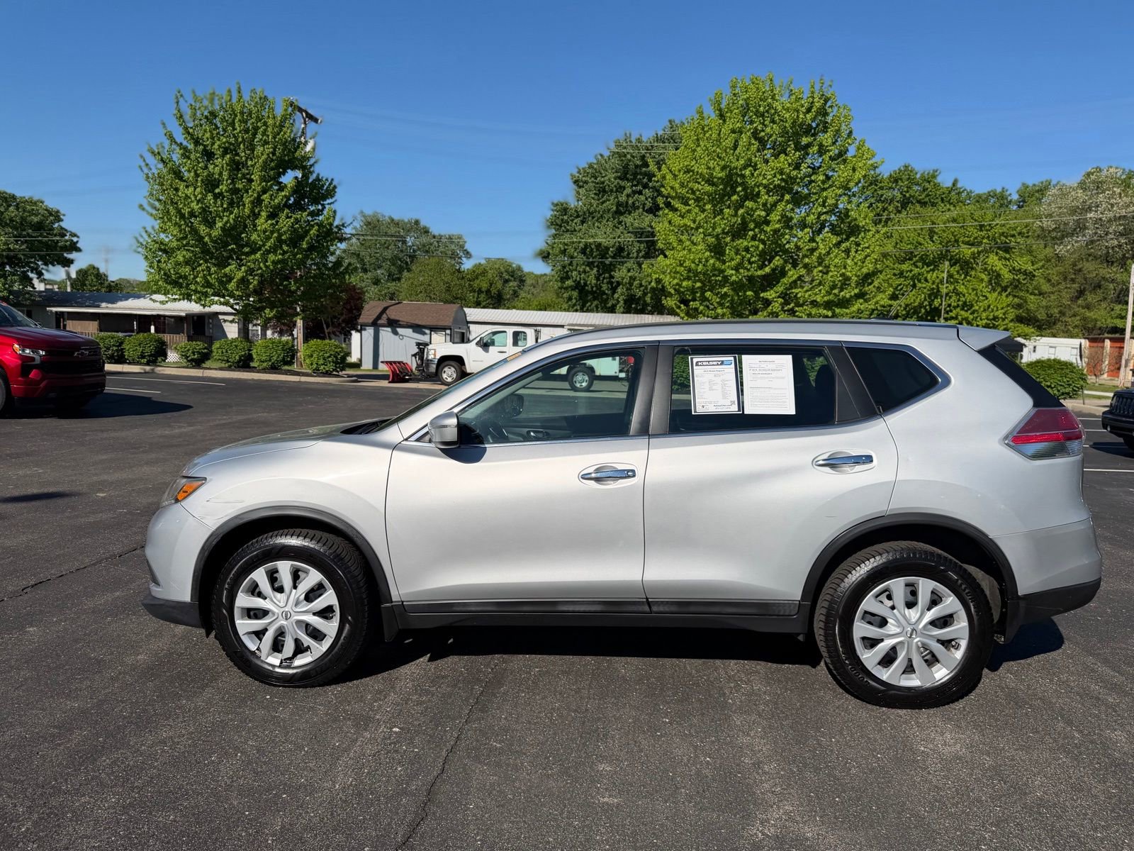 Used 2015 Nissan Rogue S image 2