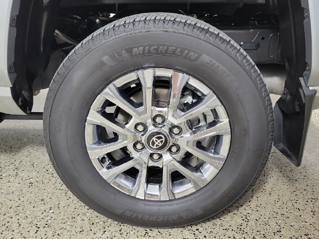 Used 2025 Toyota Tacoma Limited AWD/4WD image 8