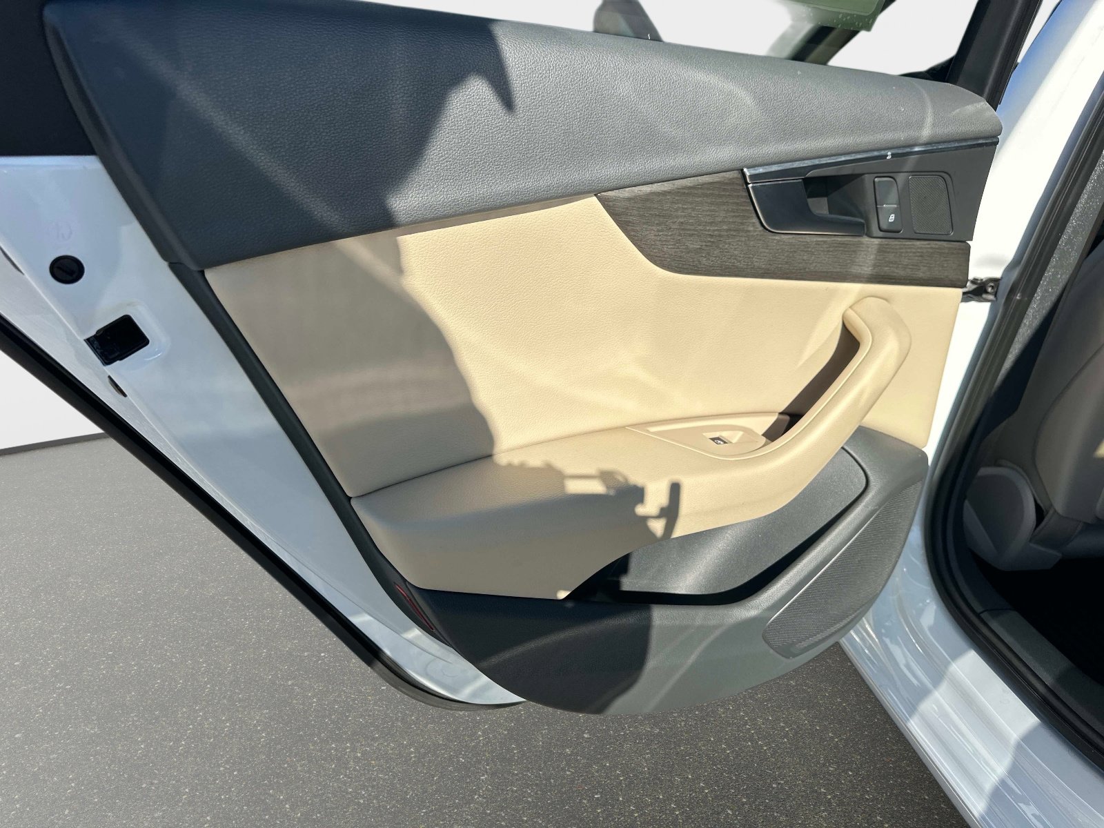 Used 2019 Audi A4 2.0T Premium w/ Convenience Package image 12