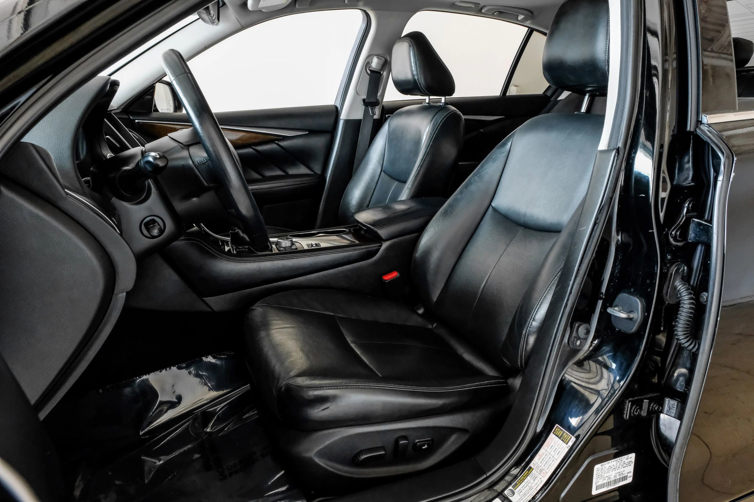 Used 2016 INFINITI Q50 3.0t Premium w/ Driver Assistance Package image 28