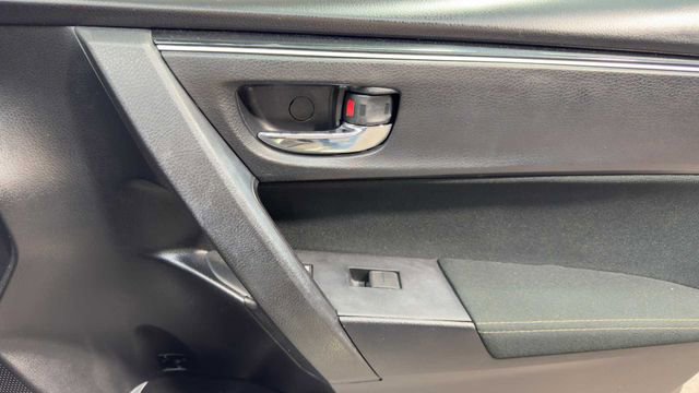 Used 2018 Toyota Corolla LE FWD image 12