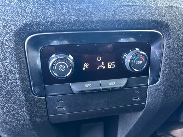 Used 2026 Chevrolet Suburban LS RWD image 18
