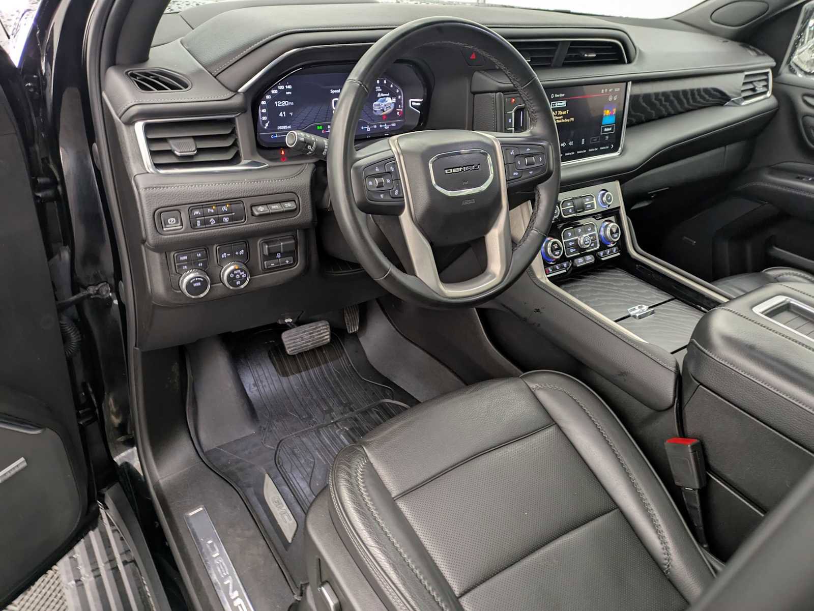 Used 2023 GMC Yukon Denali w/ Max Trailering Package image 2