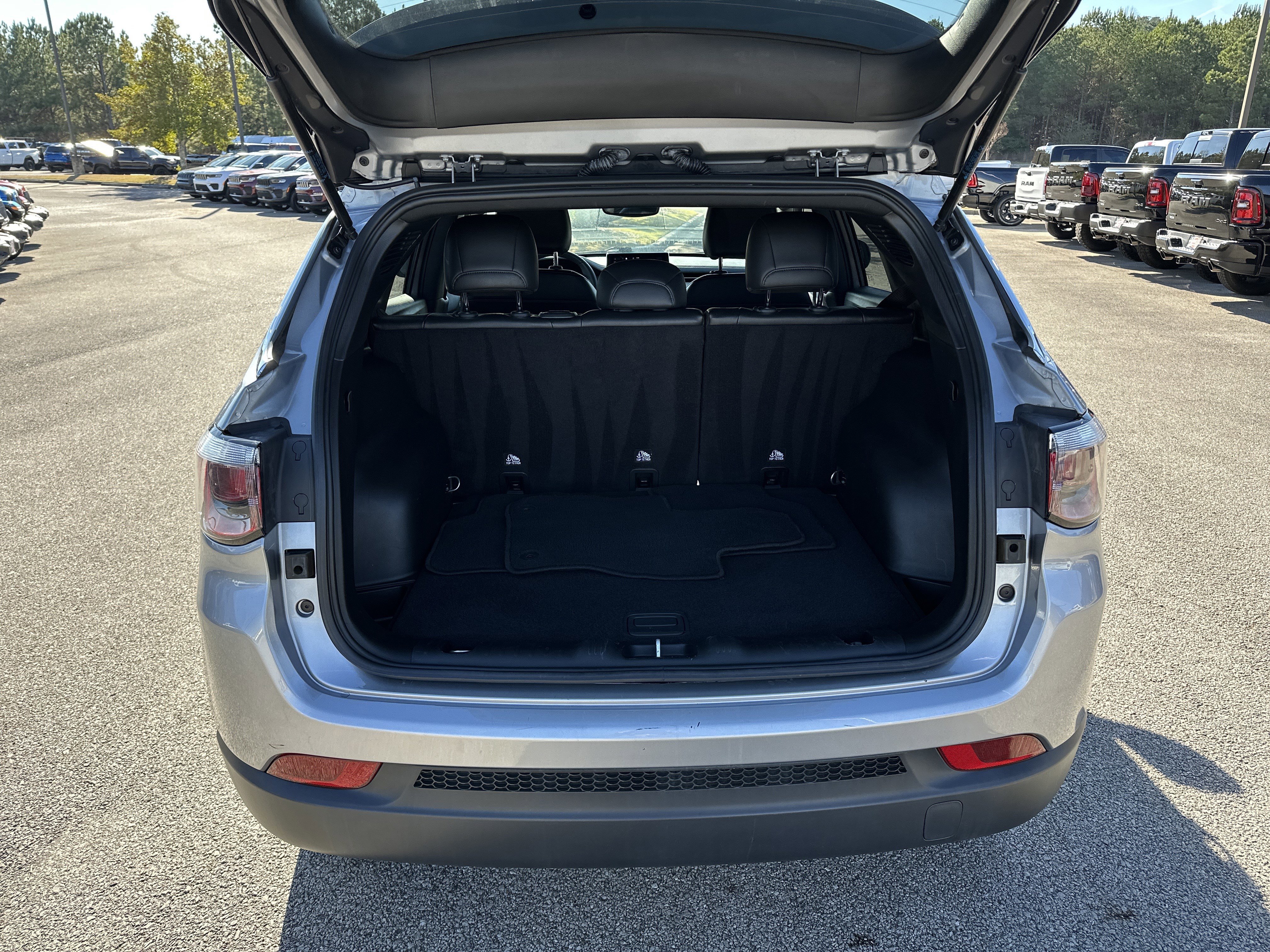 Used 2024 Jeep Compass Latitude image 18