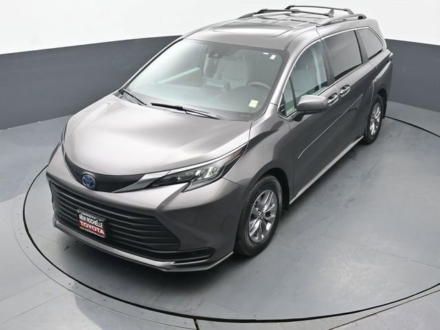 Certified 2024 Toyota Sienna LE w/ LE Plus Package image 41