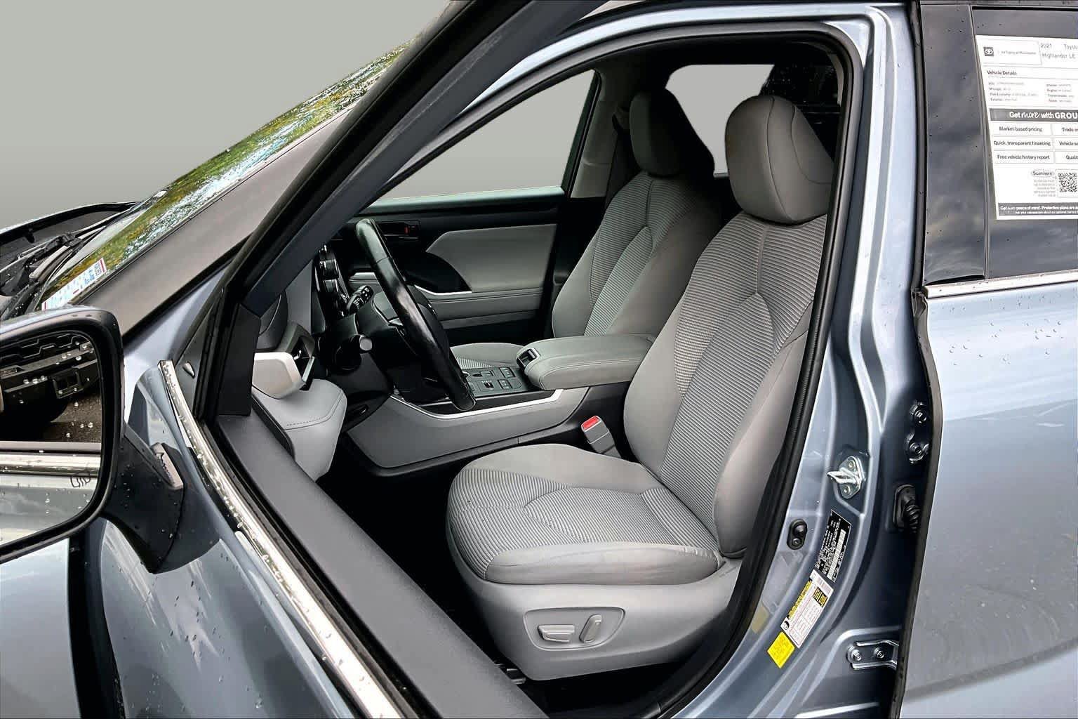 Used 2021 Toyota Highlander LE AWD/4WD image 9
