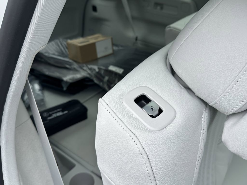 New 2026 Mercedes-Benz EQS 400 4MATIC SUV image 19