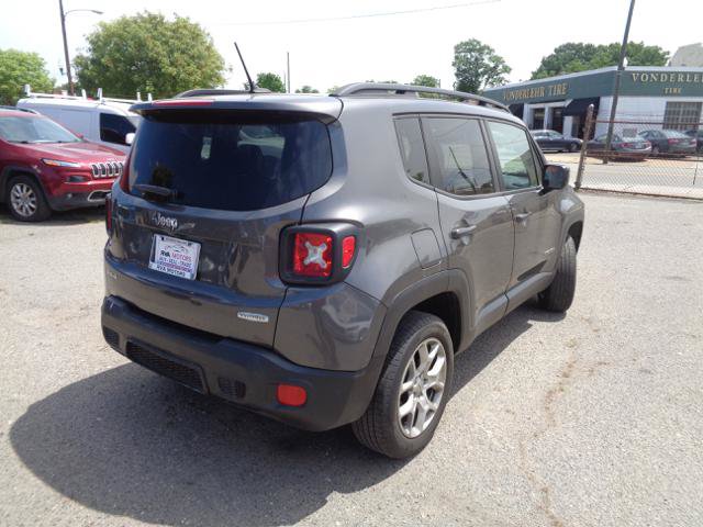 Used 2017 Jeep Renegade Latitude w/ Popular Equipment Group AWD/4WD image 7