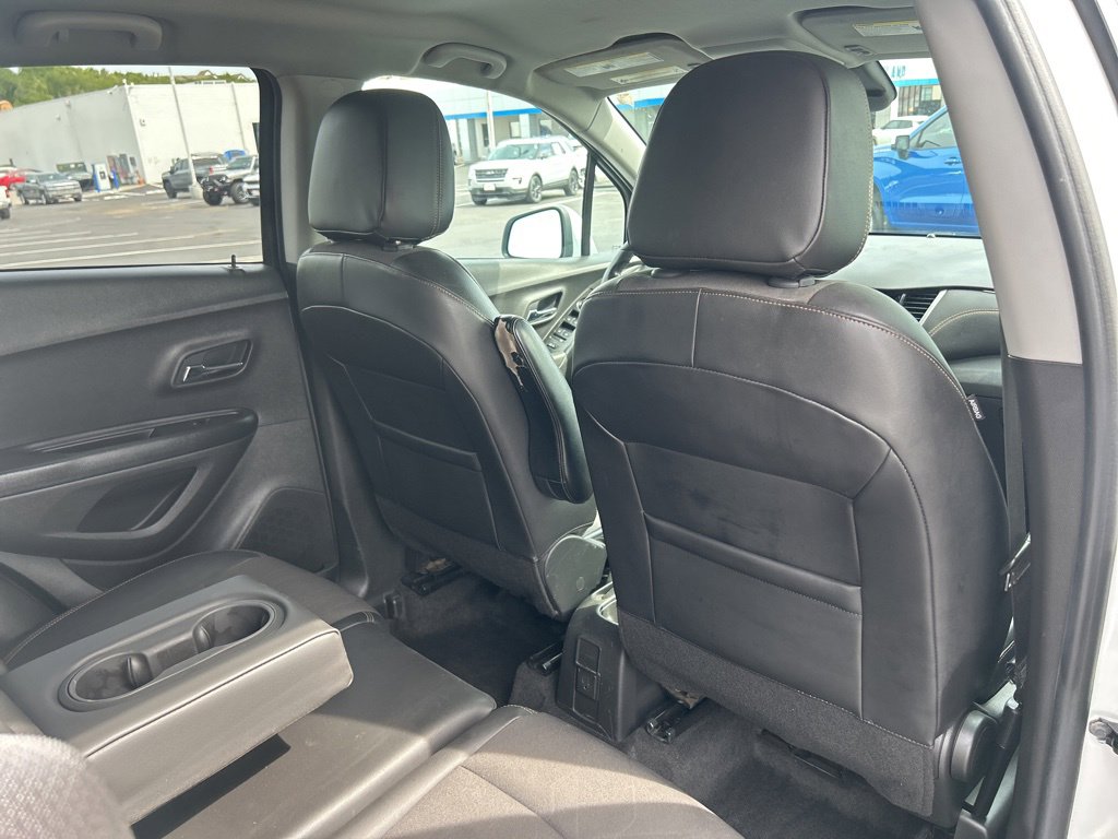 Used 2022 Chevrolet Trax LT w/ LT Convenience Package image 40