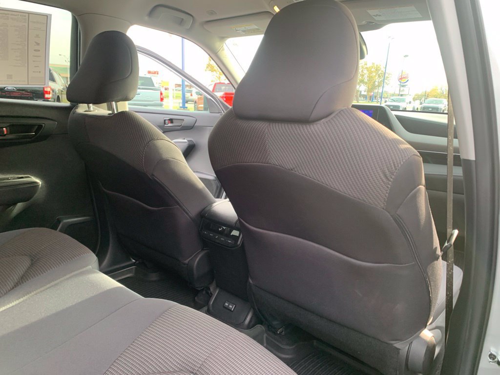 Used 2023 Toyota Highlander LE FWD image 27