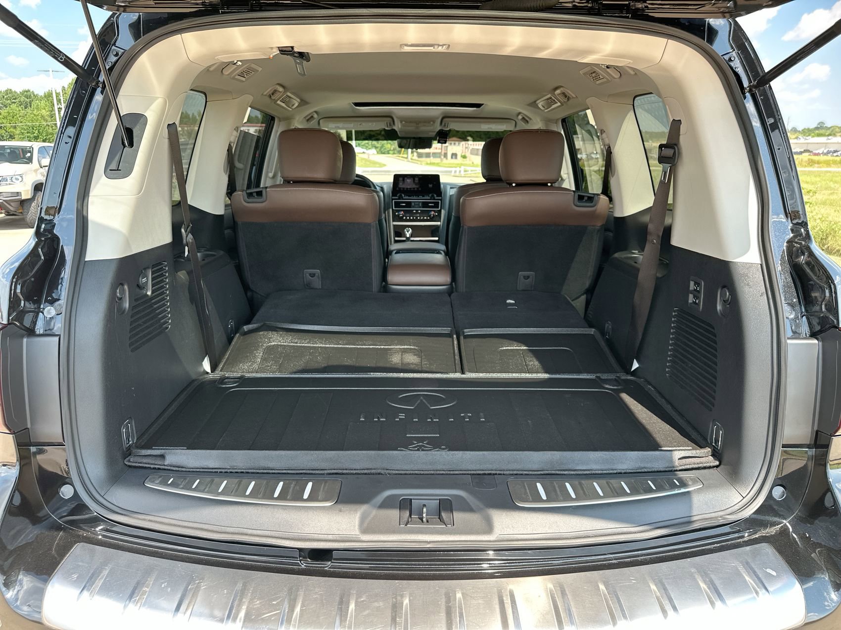 Used 2024 INFINITI QX80 Premium Select w/ All-Season Package image 24