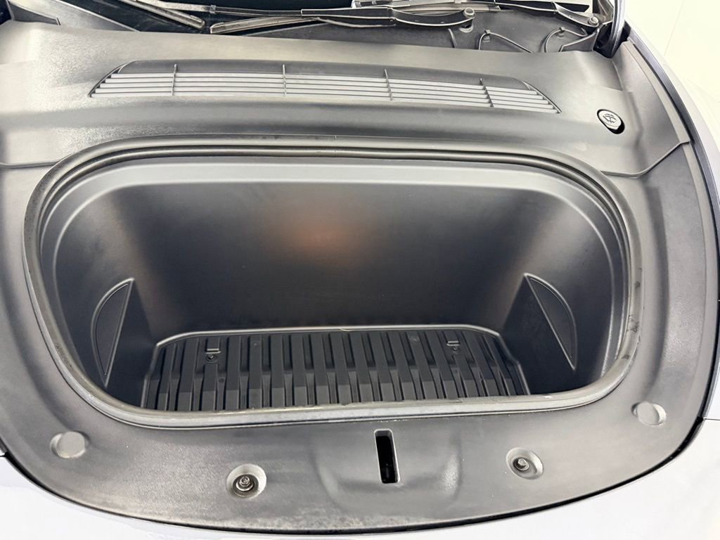 Used 2024 Tesla Model Y Long Range image 34