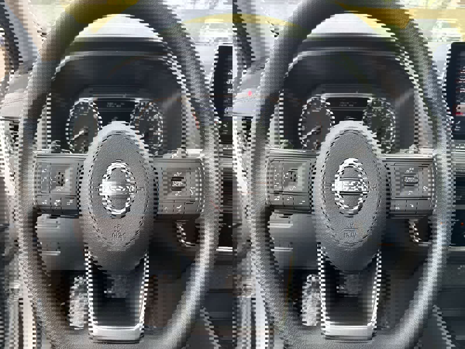 Used 2024 Nissan Rogue S image 28