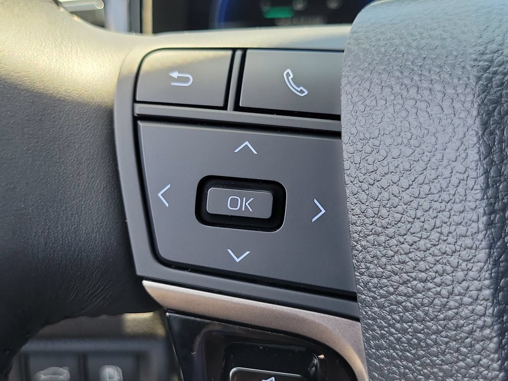 Used 2026 Toyota Camry XLE AWD/4WD image 5