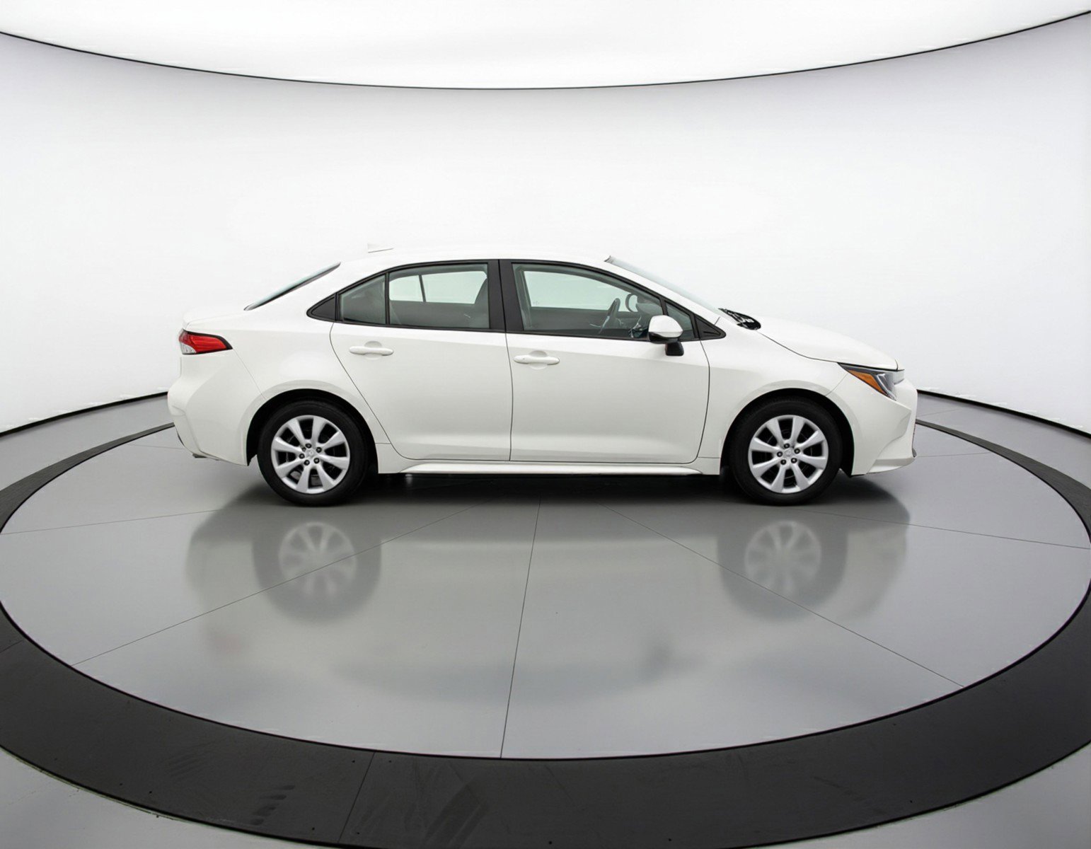 Used 2025 Toyota Corolla LE FWD image 11