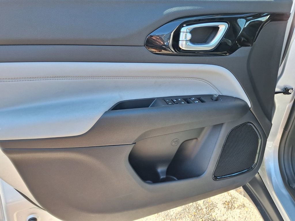 New 2026 Jeep Compass Limited image 17