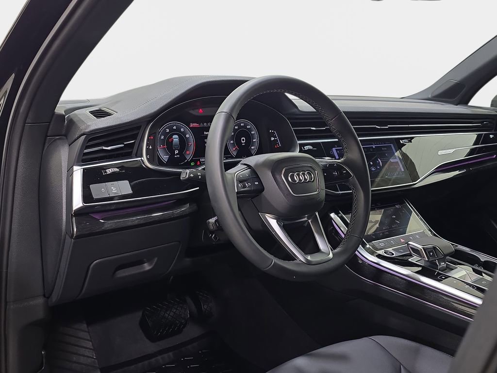 Certified 2025 Audi Q7 2.0T Premium w/ Convenience Plus Package image 16