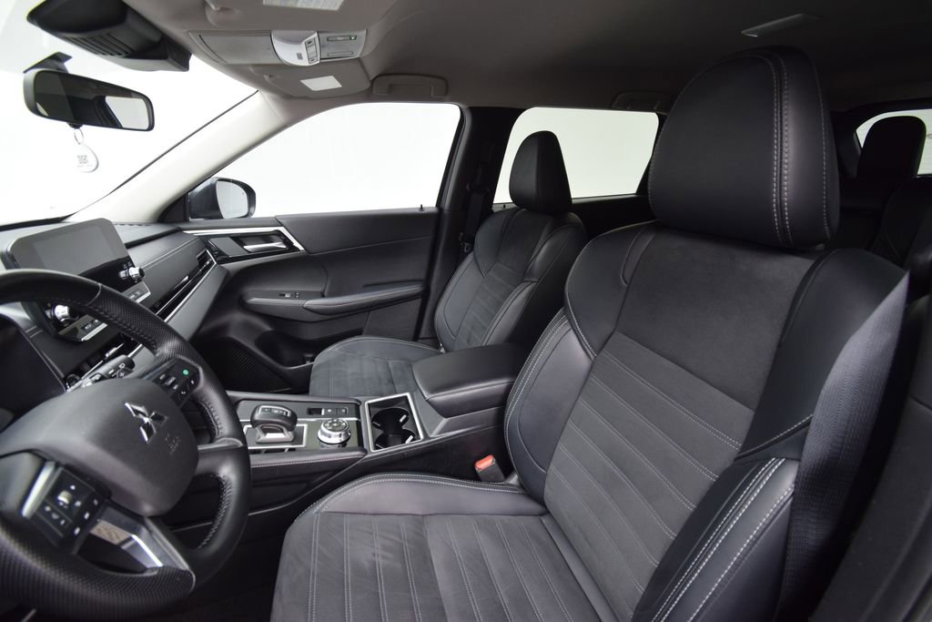 Used 2024 Mitsubishi Outlander SE Black Edition image 17