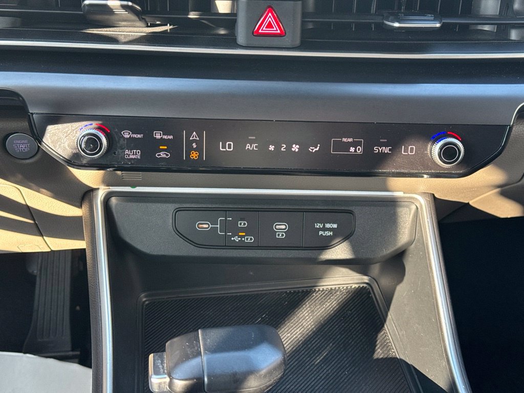Used 2026 Kia Carnival FWD image 23