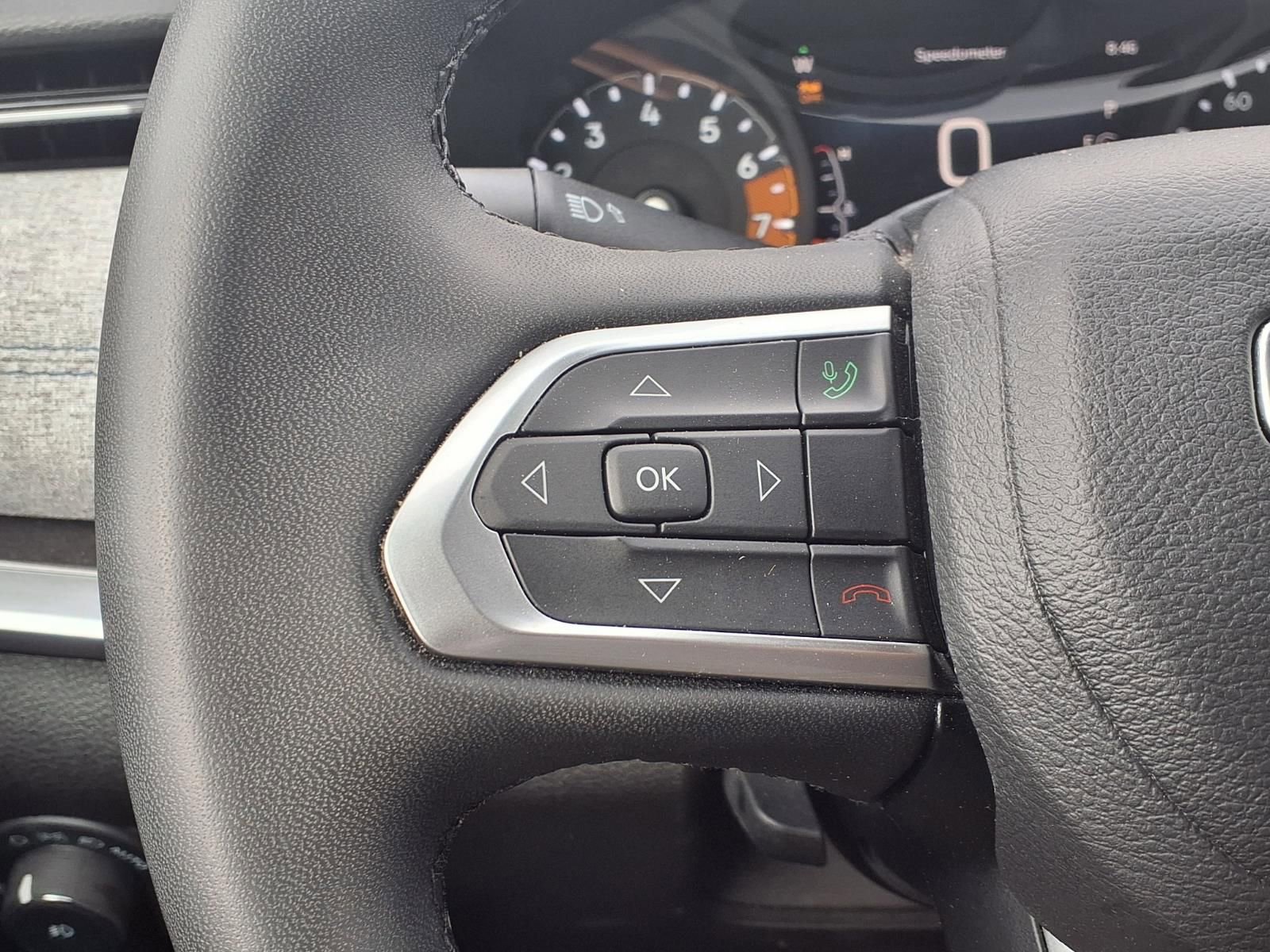 Used 2025 Jeep Compass Latitude image 14