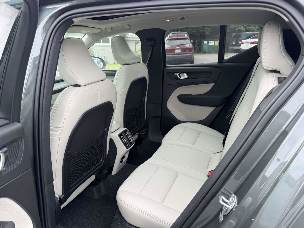New 2026 Volvo XC40 B5 Plus w/ Protection Package Premier AWD/4WD image 14