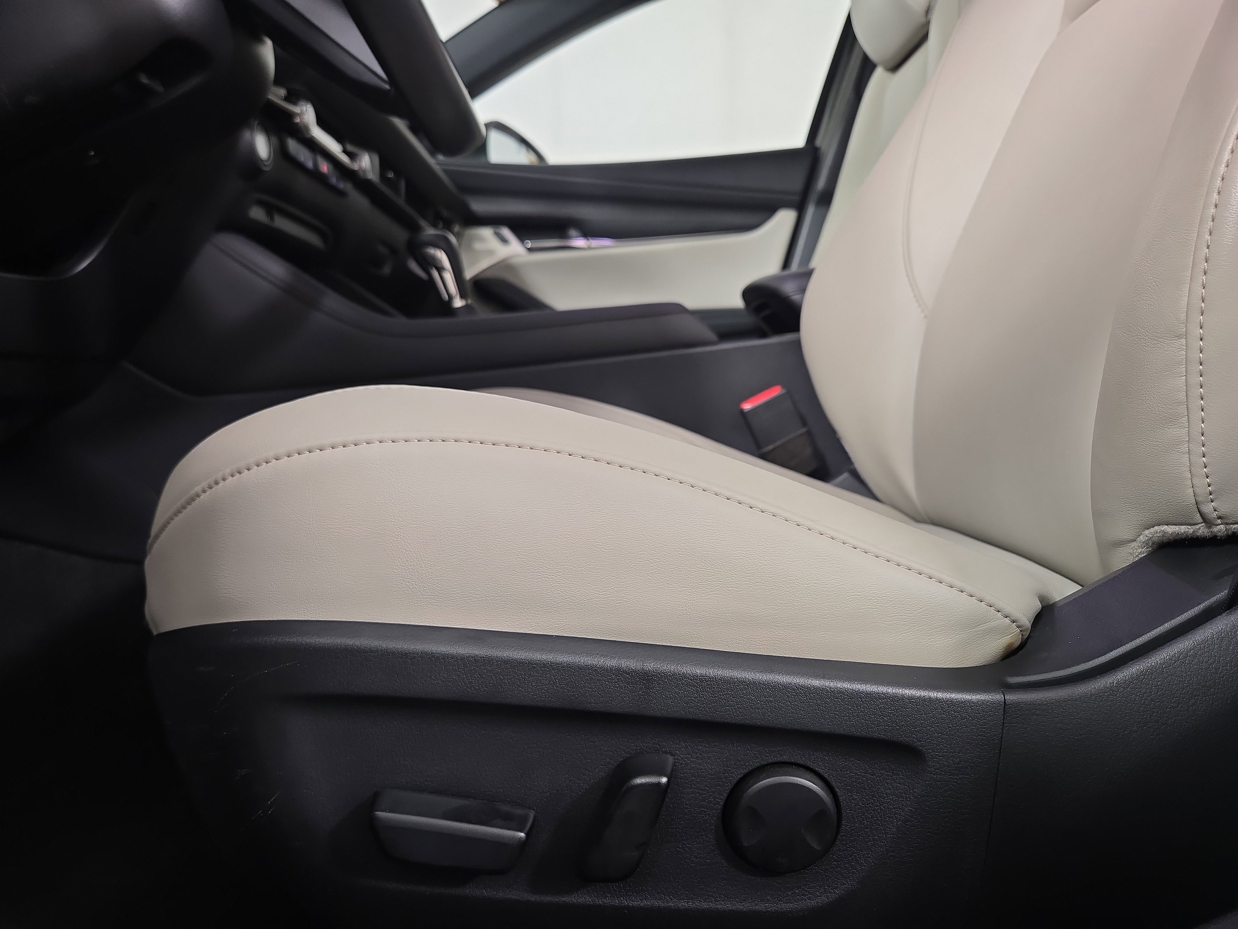 Used 2019 MAZDA MAZDA3 Hatchback w/ Preferred Package image 31