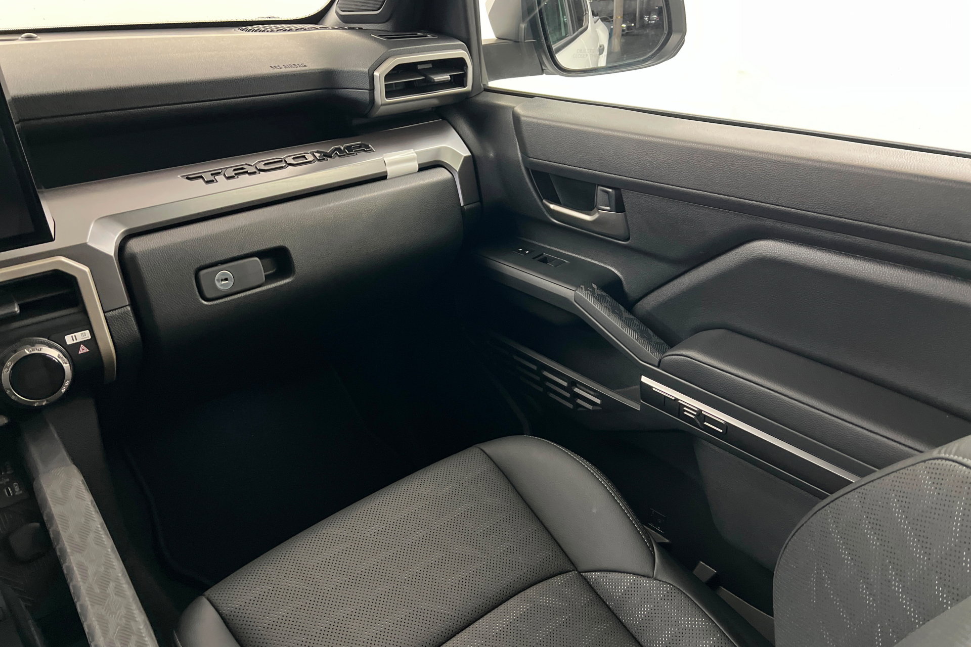 Used 2025 Toyota Tacoma TRD Off-Road w/ TRD Off Road Premium Package AWD/4WD image 10