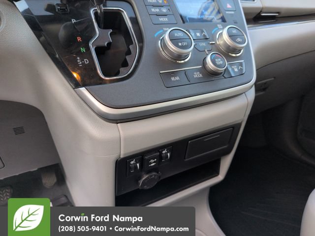 Used 2020 Toyota Sienna XLE w/ XLE Navigation Package AWD/4WD image 17