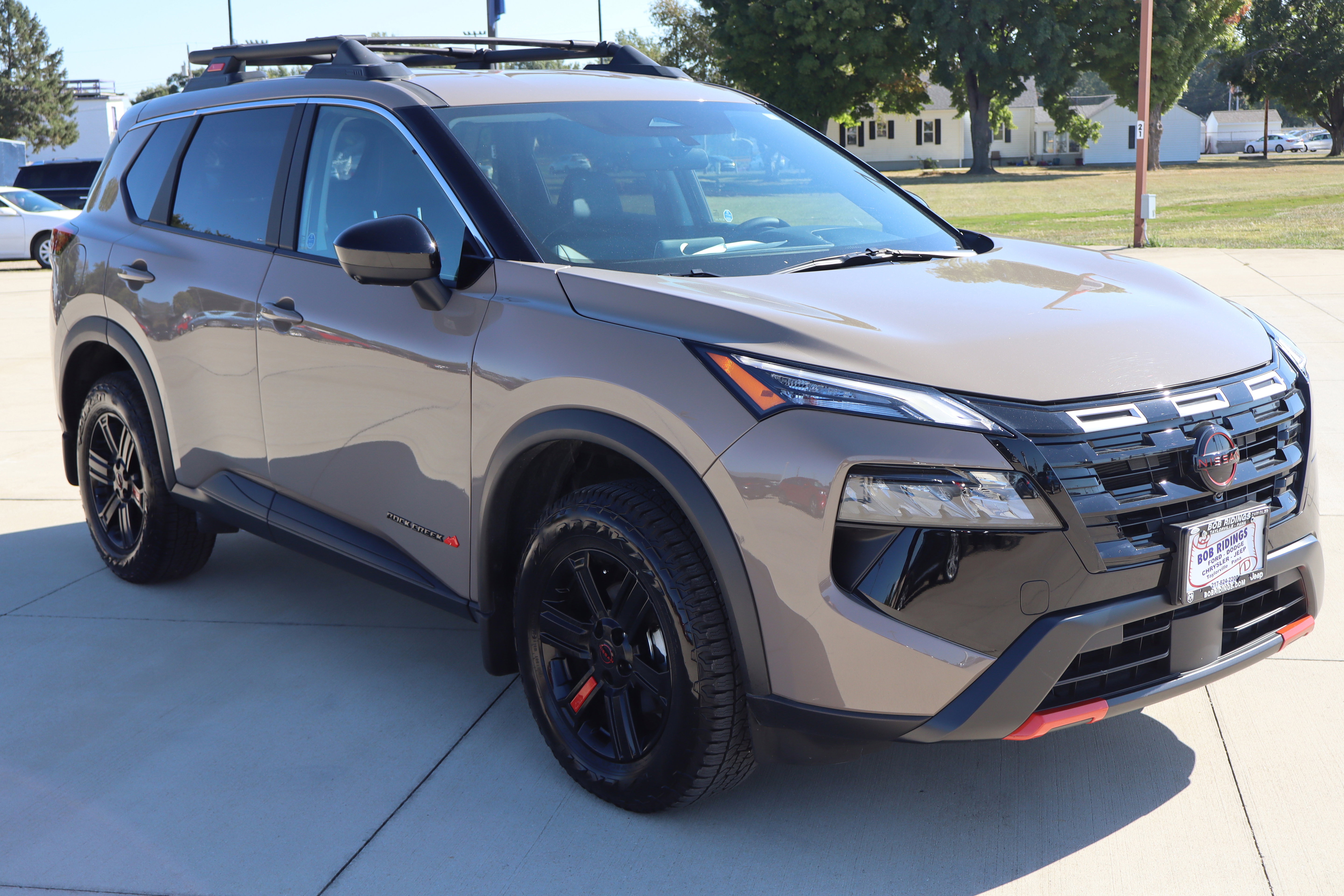 Used 2025 Nissan Rogue SV image 4