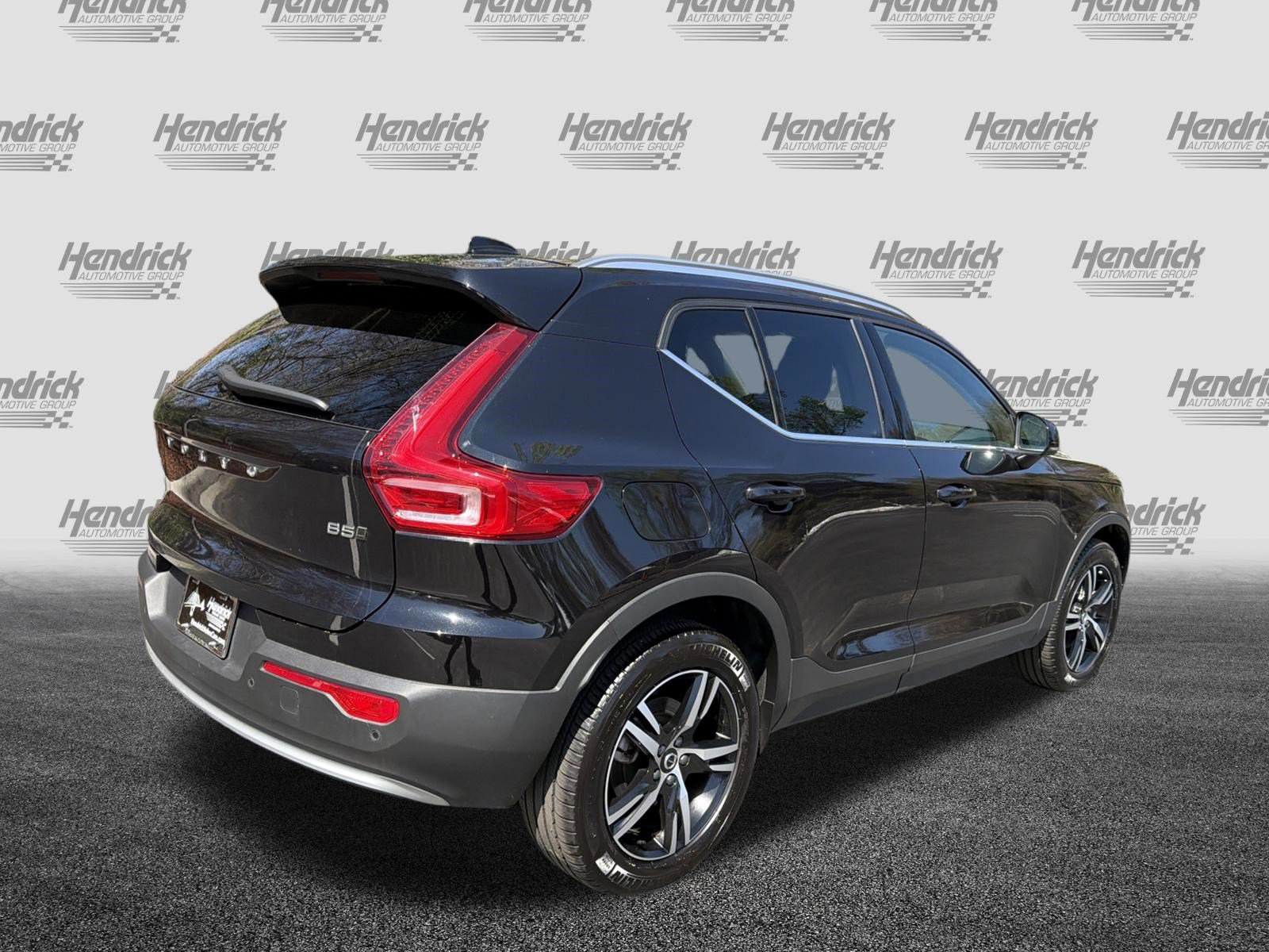 Certified 2025 Volvo XC40 B5 Core image 10