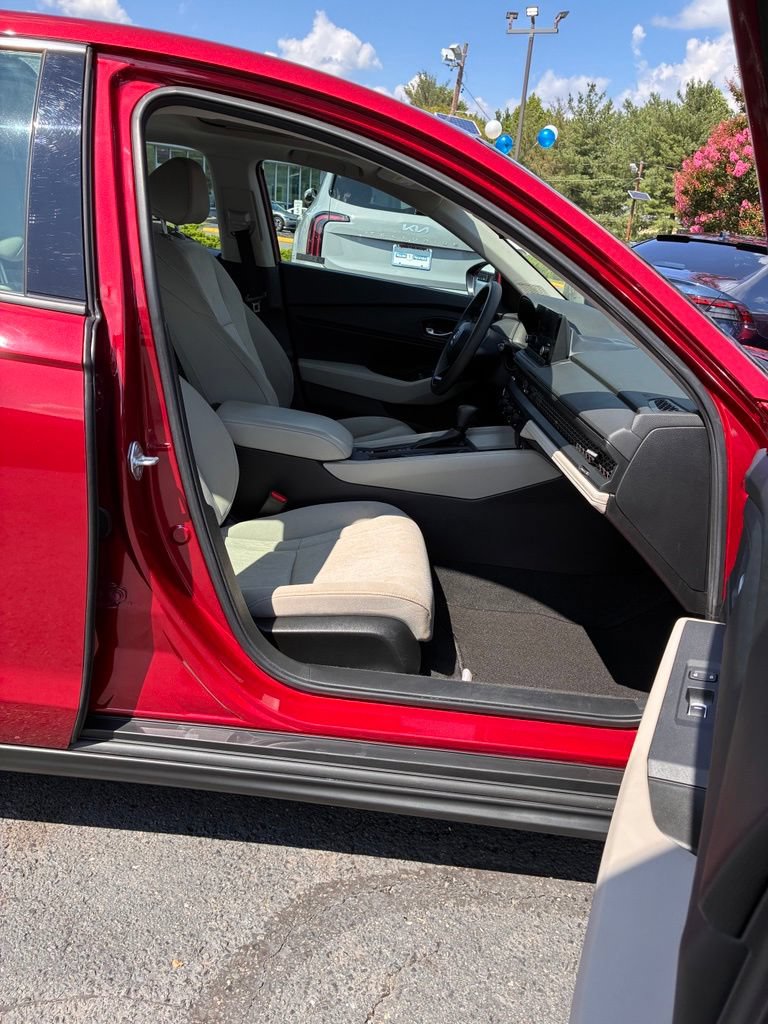 Used 2023 Honda Accord EX image 19