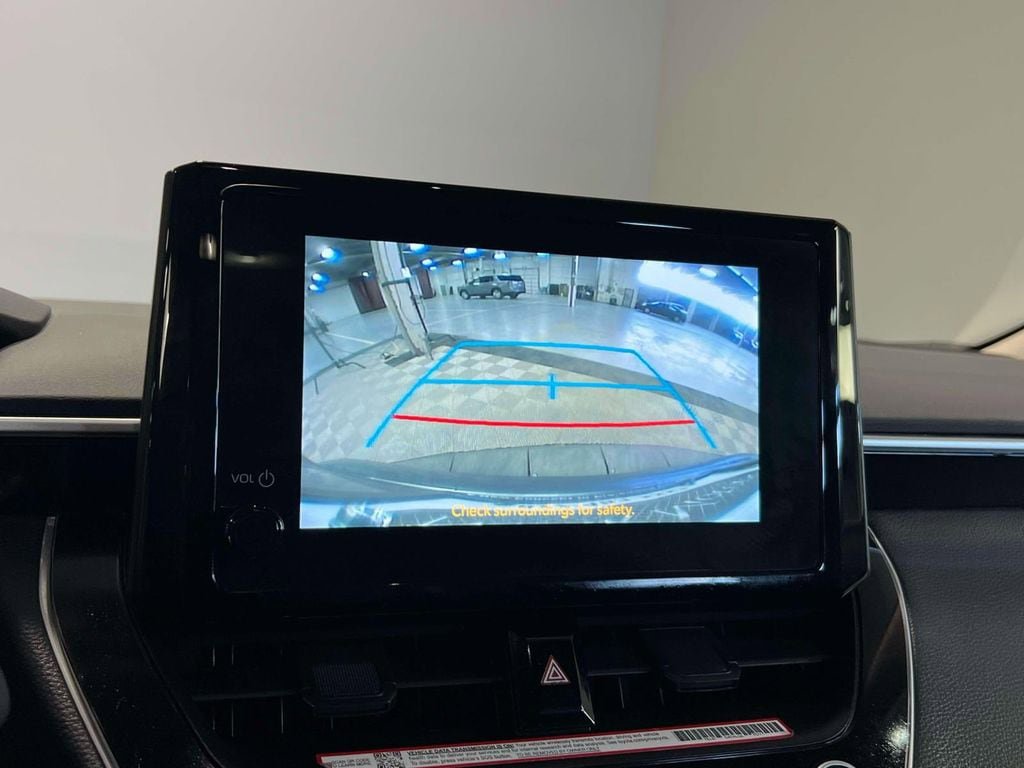 Used 2025 Toyota Corolla LE FWD image 28