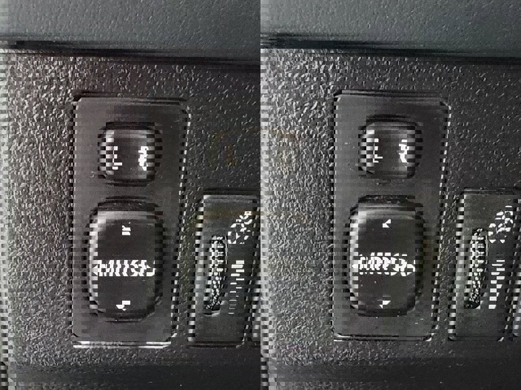 Used 2018 Toyota RAV4 LE image 25