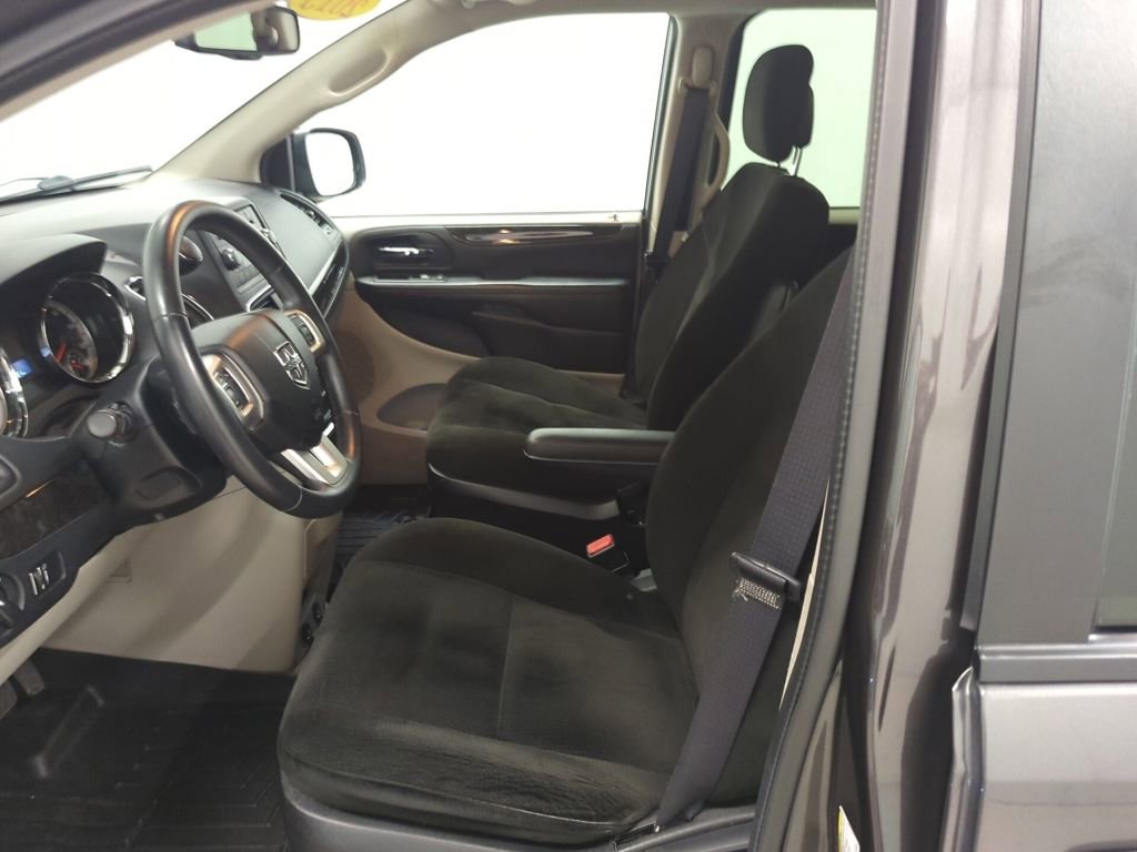 Used 2015 Dodge Grand Caravan American Value Package w/ UConnect Hands-Free Group FWD image 16