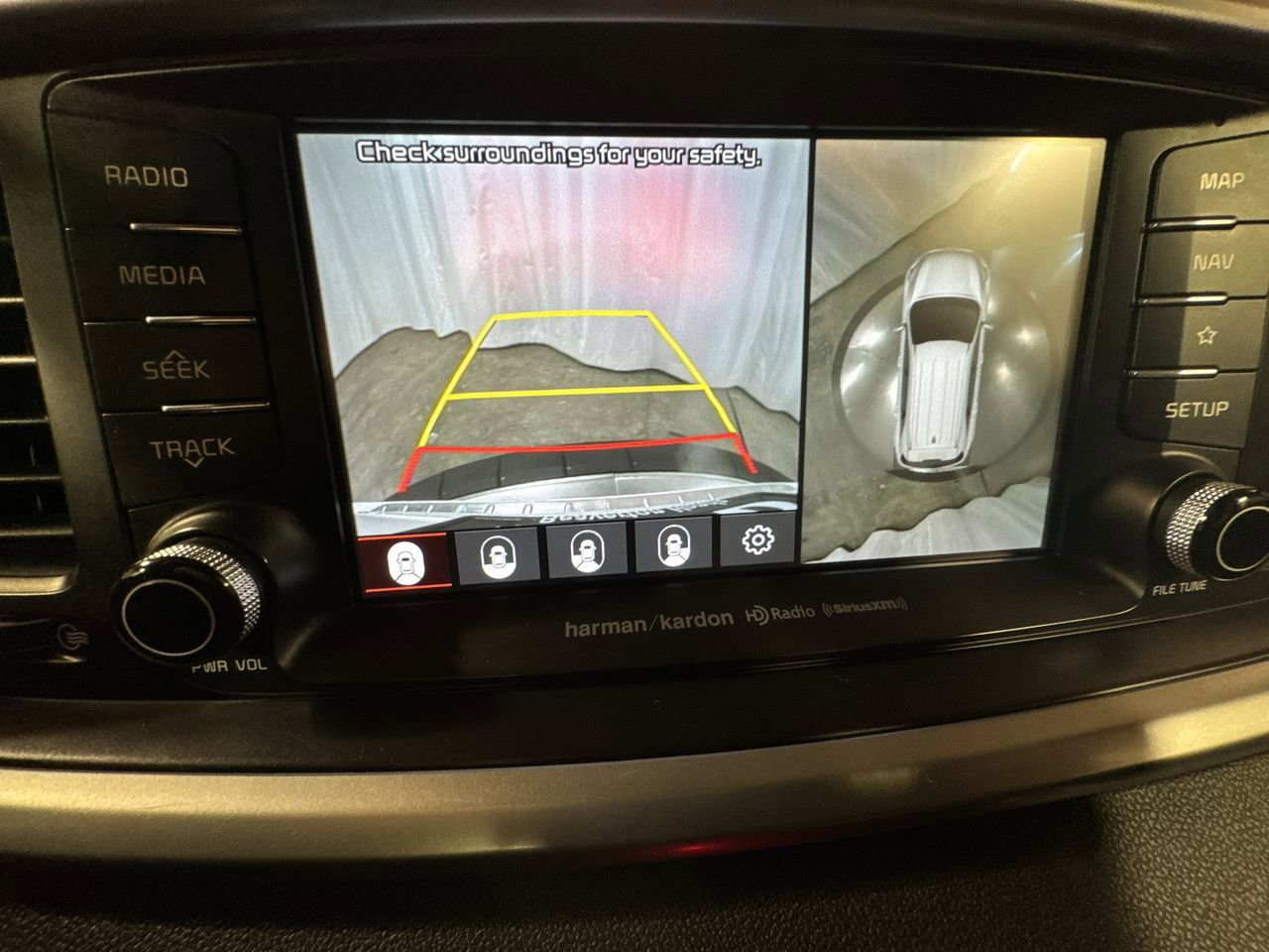 Used 2019 Kia Sorento SX image 26