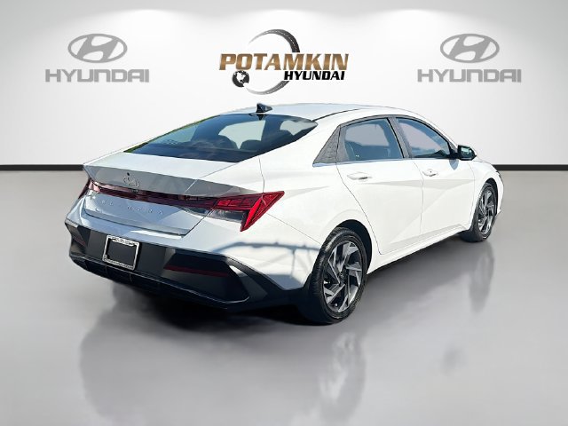 Used 2025 Hyundai Elantra SEL FWD image 5