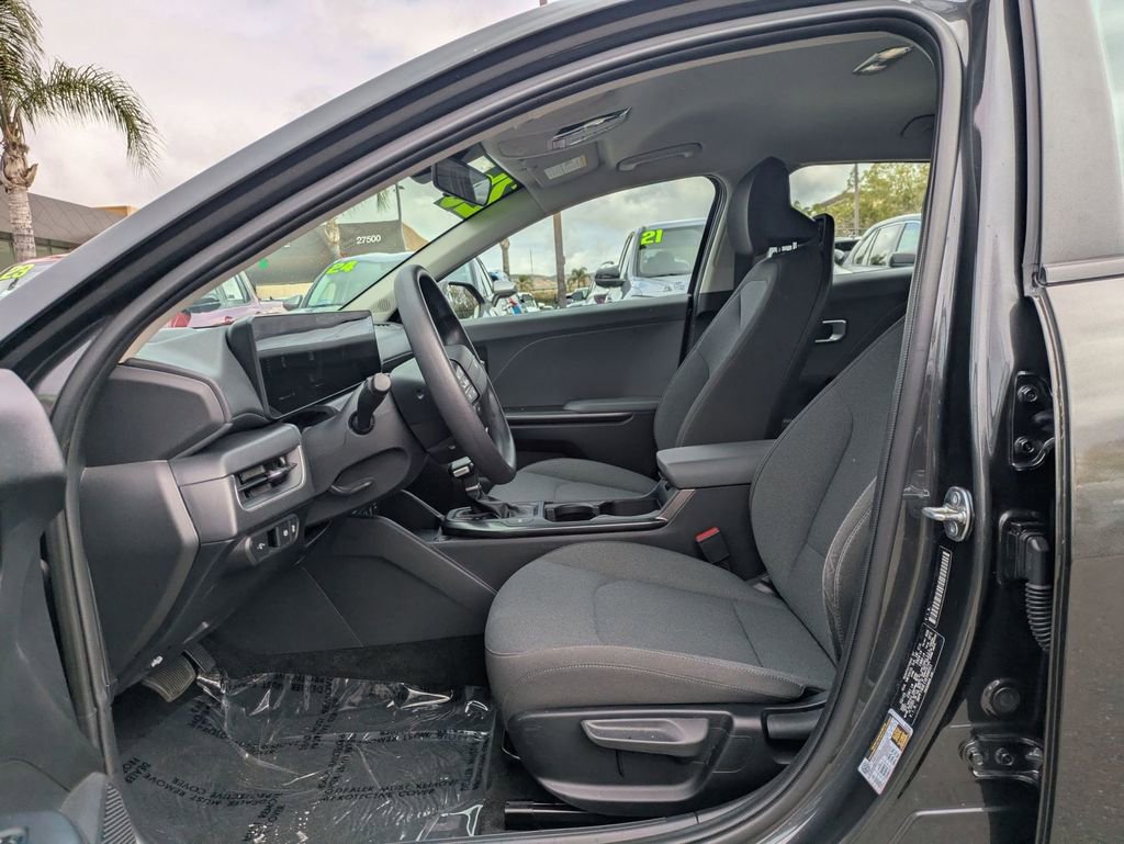 Used 2025 Kia K4 LXS image 14